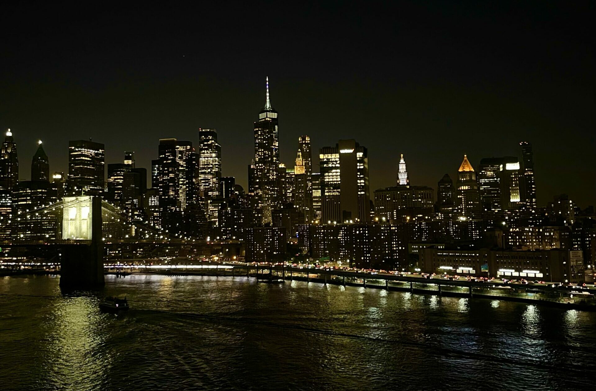 Brooklyn Bridge bei Nacht